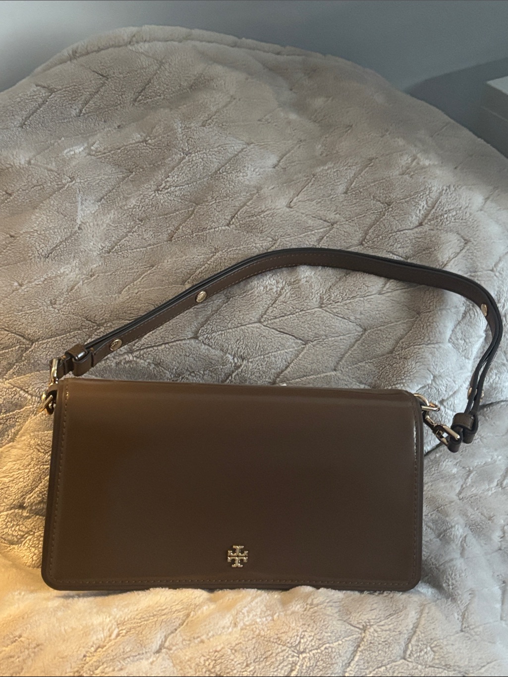 Tory Burch Chocolate Brown Smooth Patent Leather Shoulder Clutch With Gold Logo
